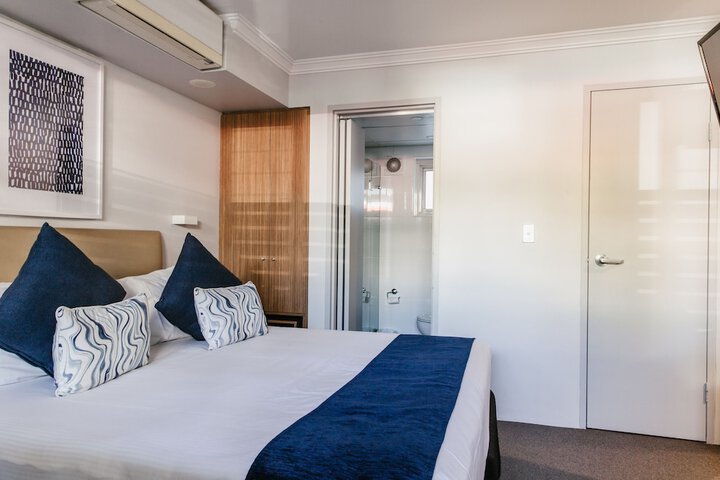 Room 5 of 40