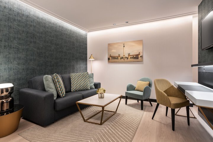 Room 42 of 75