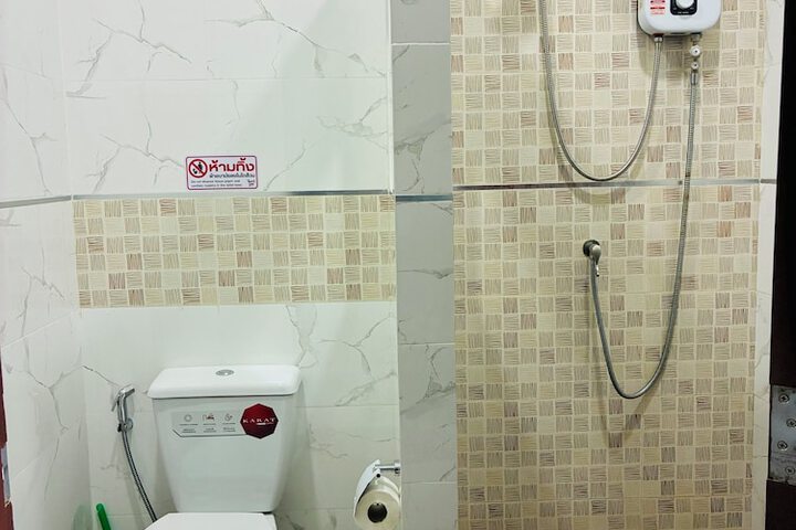 Room 16 of 28
