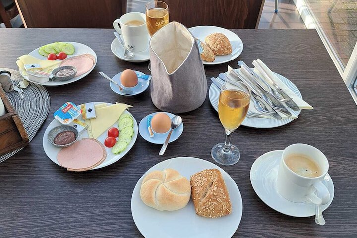 Breakfast/Coffee Service 53 of 100