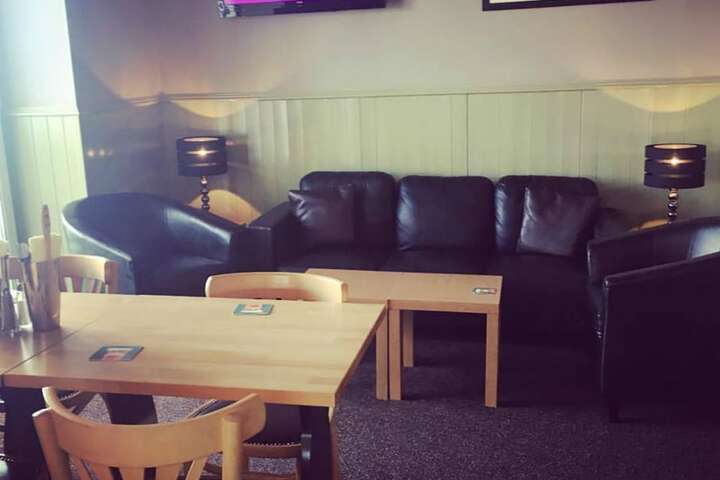 Lounge 33 of 47