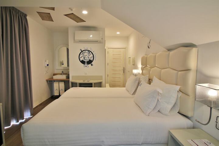 Room 5 of 53