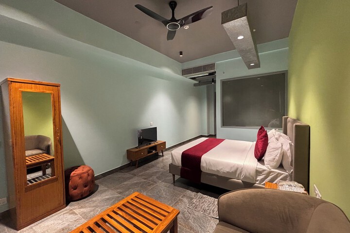 Room 3 of 20