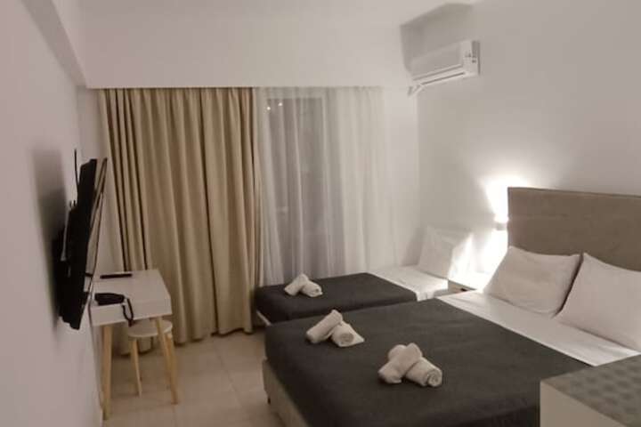 Room 15 of 33