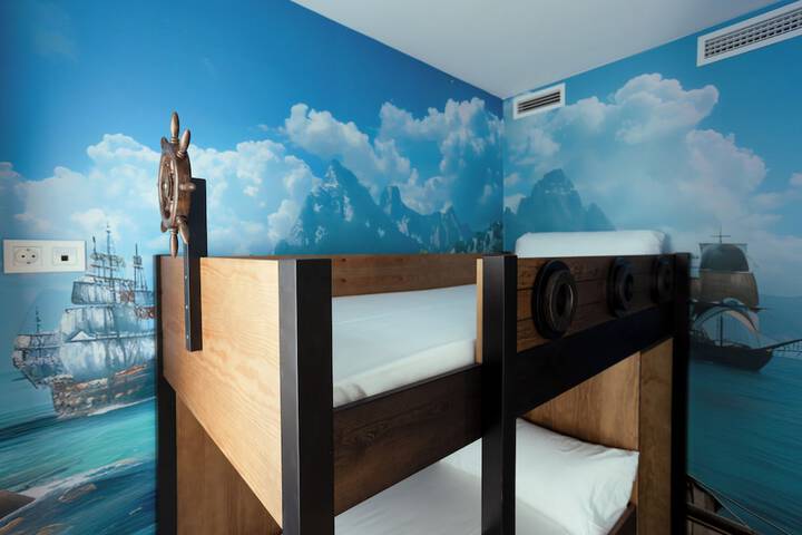 Room 8 of 43