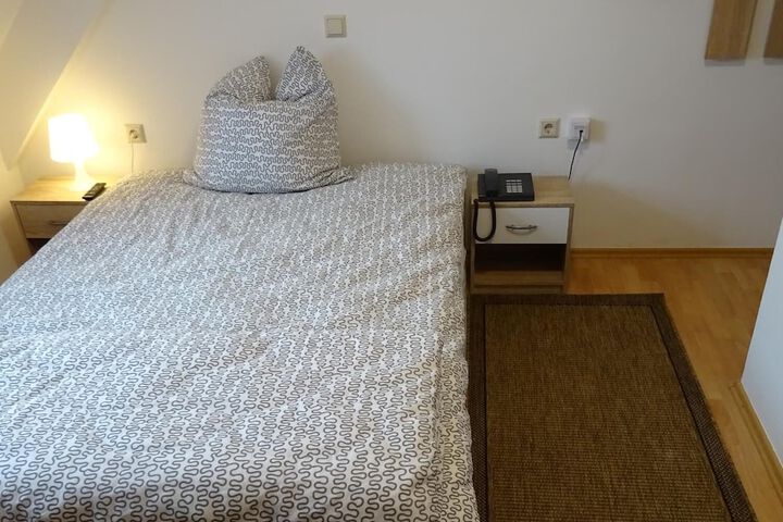 Room 15 of 38