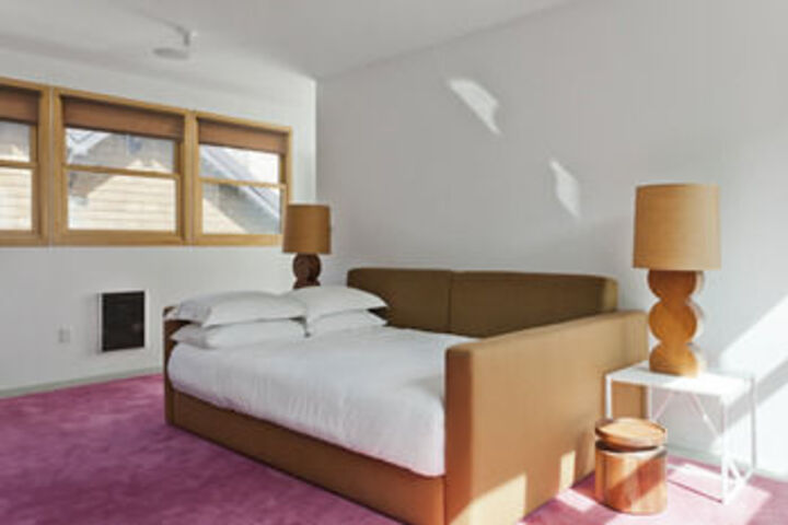 Room 50 of 222