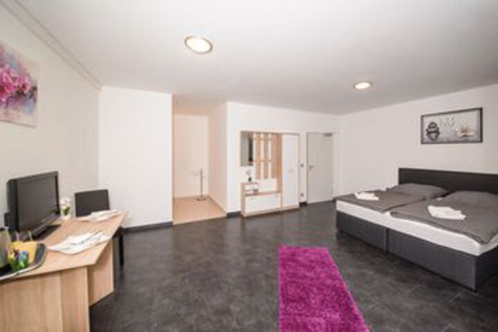 Room 14 of 69
