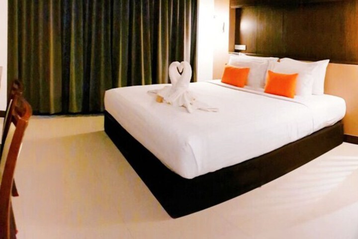 Room 15 of 48