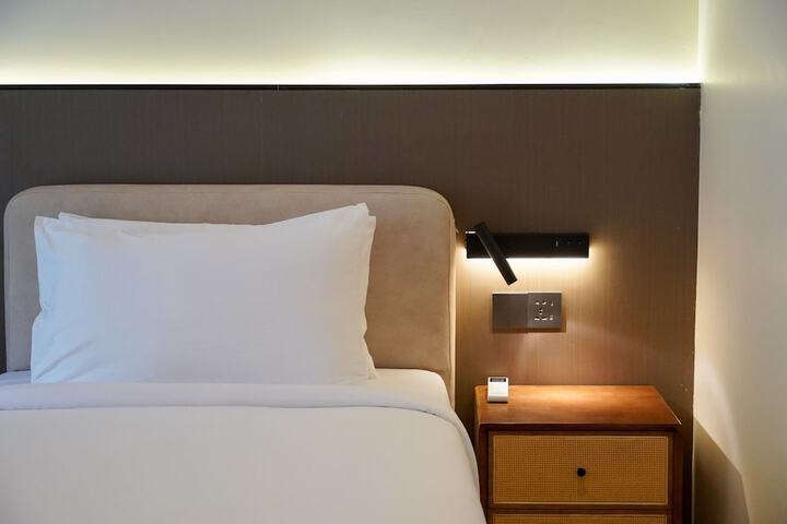 Room 27 of 71