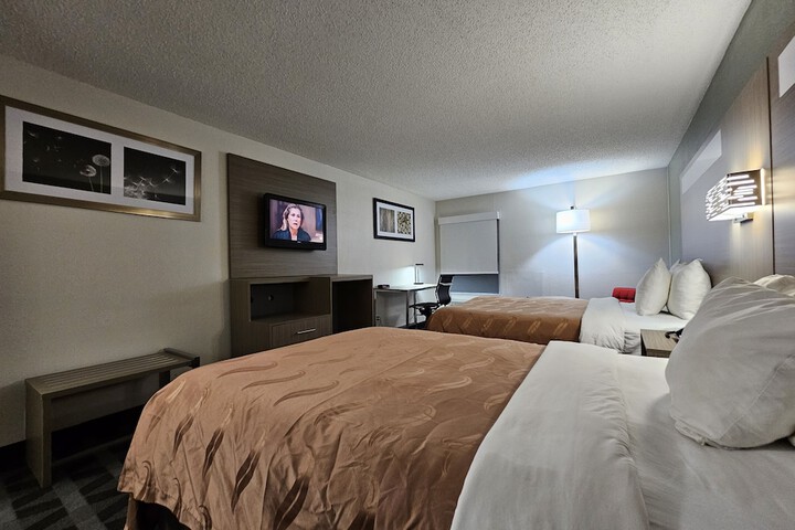 2 Double Beds (1 of 19)