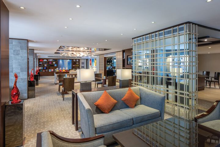Lounge 42 of 48