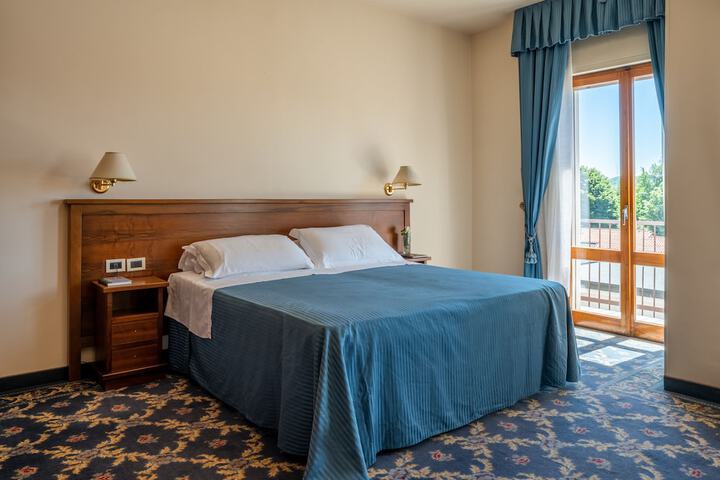 Room 8 of 34