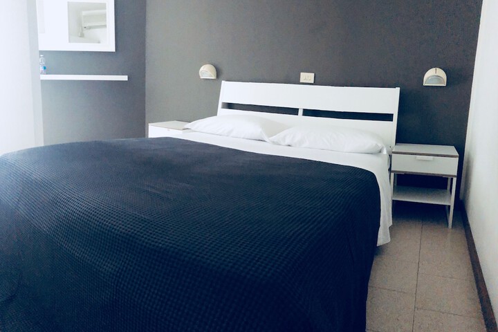 Room 10 of 76