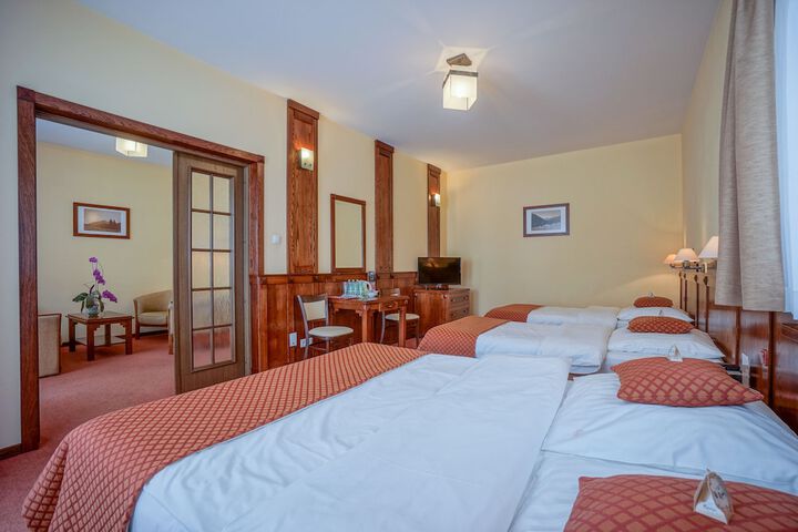 Room 33 of 86