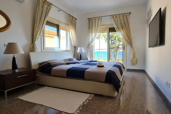 Room 6 of 21