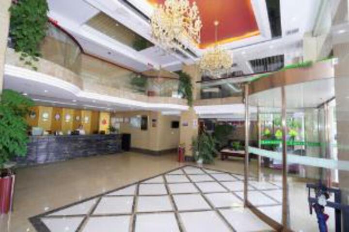 Spring and Autumn Holiday Hotel