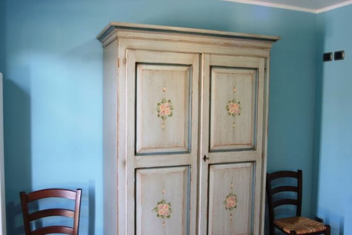 Room 3 of 53