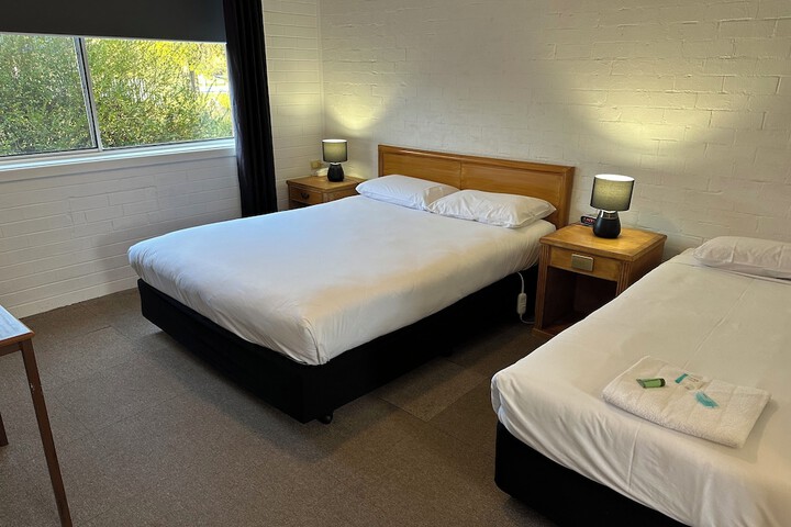 Room 9 of 27