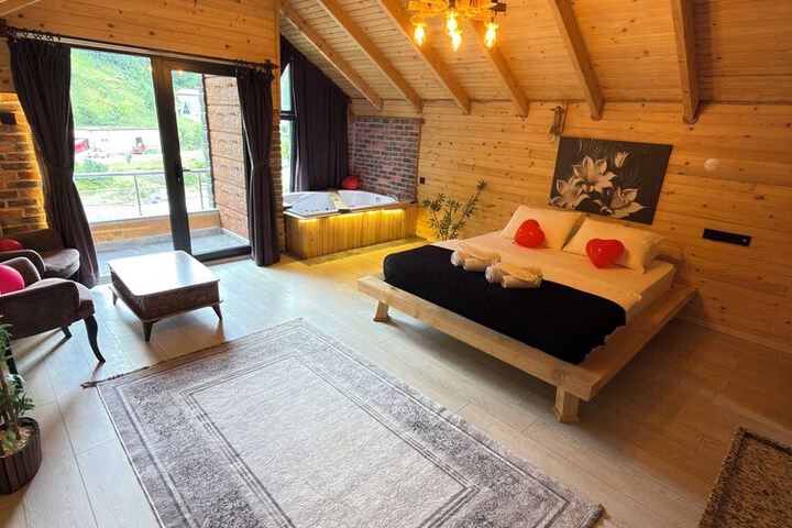 Room 4 of 6
