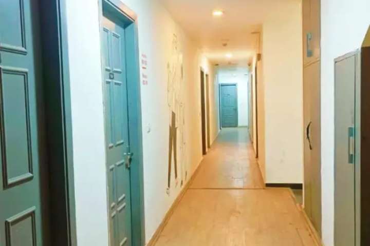 Room 6 of 7