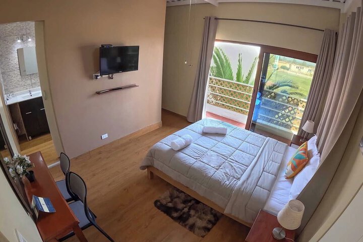 Room 13 of 214