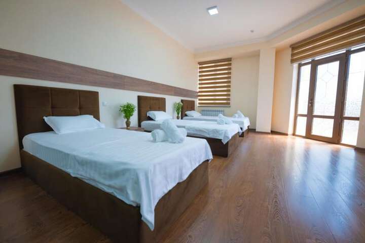 Room 4 of 33