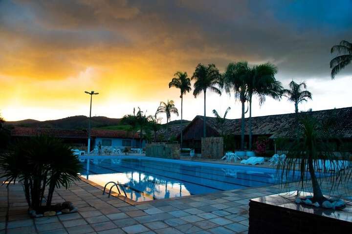 Pool 10 of 18