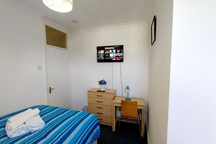 Room 8 of 28