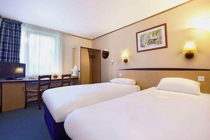 Room 5 of 19