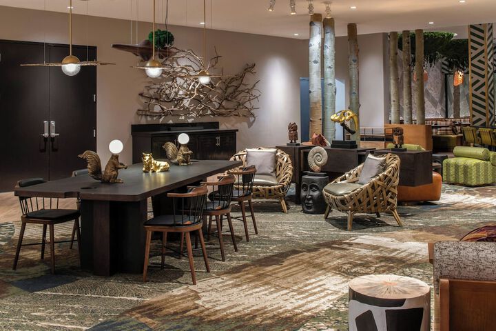Lobby lounge