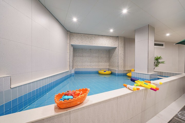 Pool 20 of 41