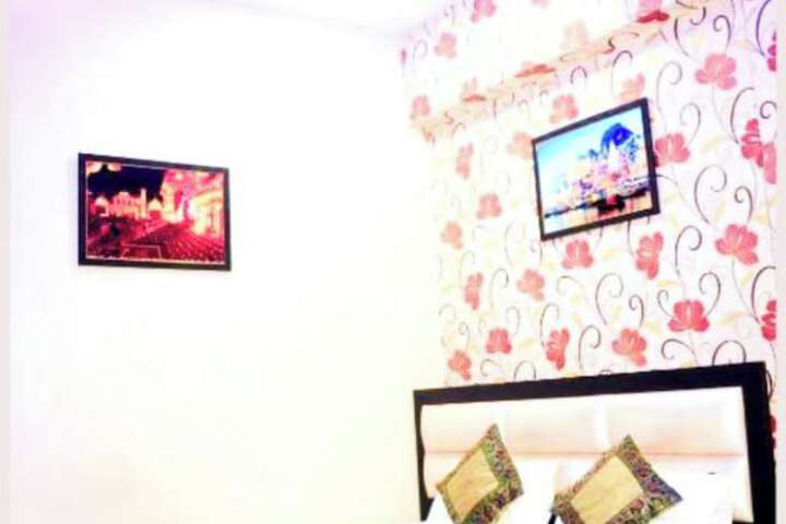 Room 12 of 28