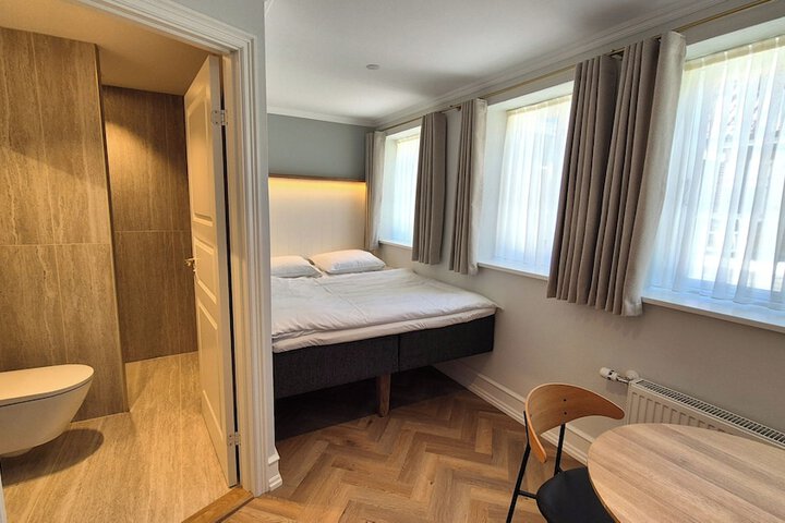 Room 4 of 36