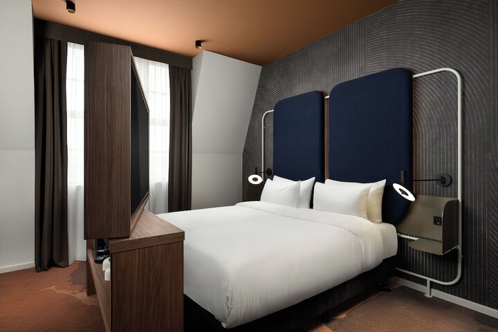 Room 17 of 170