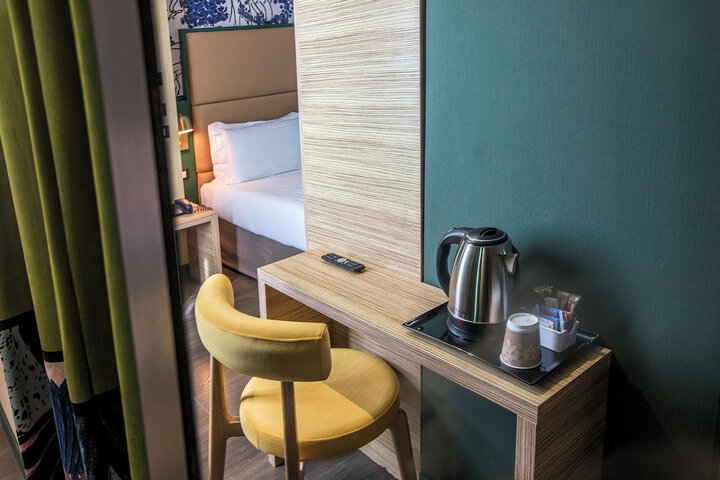Room 52 of 136