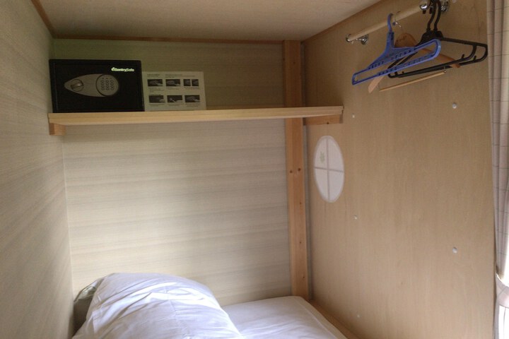 Room 10 of 35