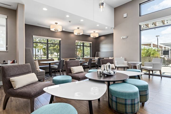 Lobby lounge