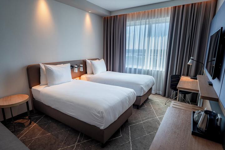 Room 25 of 104