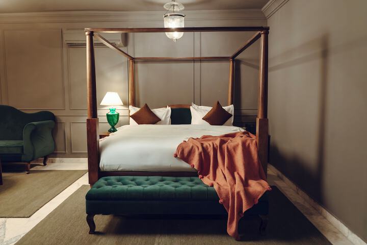 Room 13 of 74