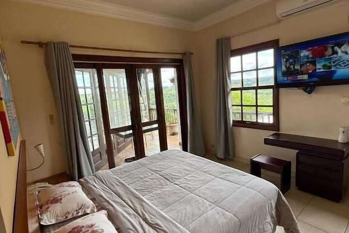 Room 3 of 104