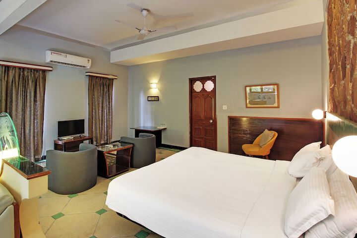 Room 13 of 53