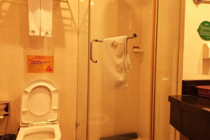 Room 21 of 30