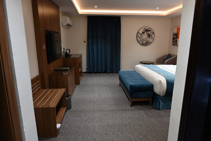 Room 10 of 17