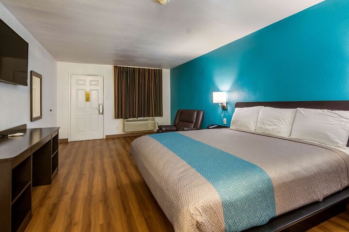 Room 9 of 40