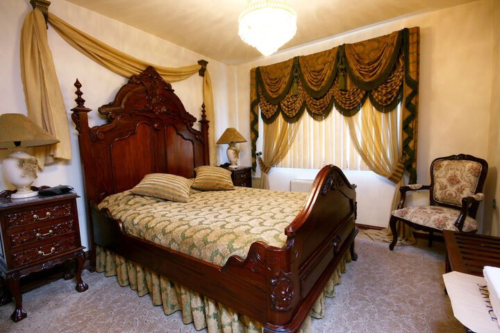 Room 6 of 35
