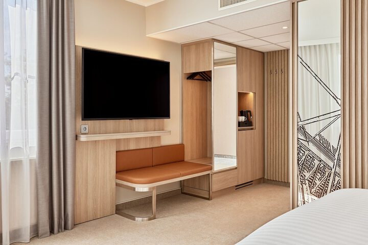 Room 6 of 24