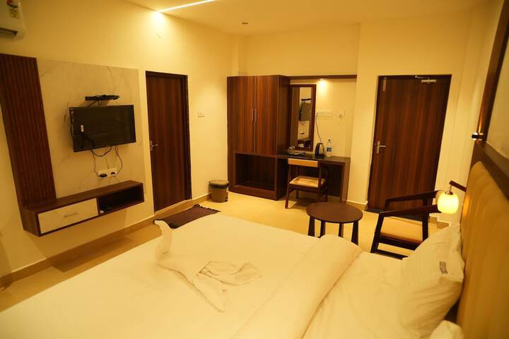 Room 7 of 12