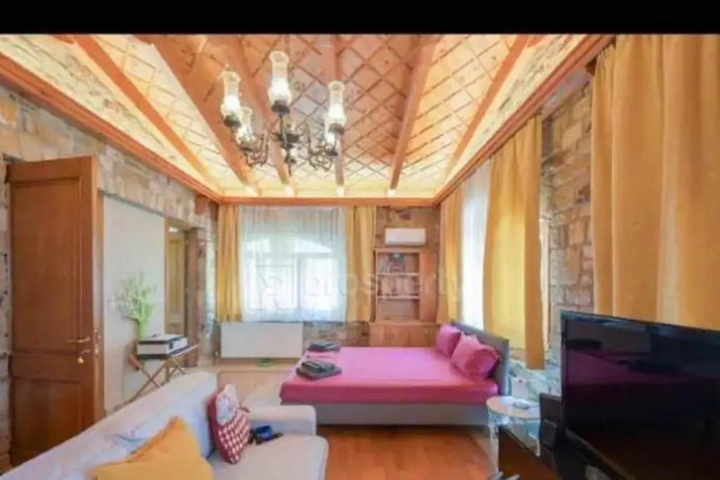 Room 2 of 4