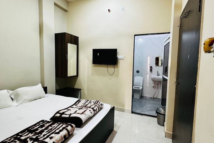 Room 2 of 7